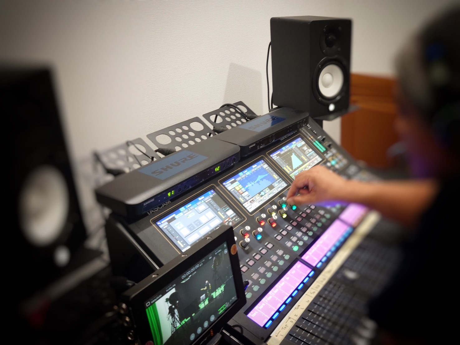 プロフェッショナルな音響環境が魅力のSHINSEKAIスタジオ