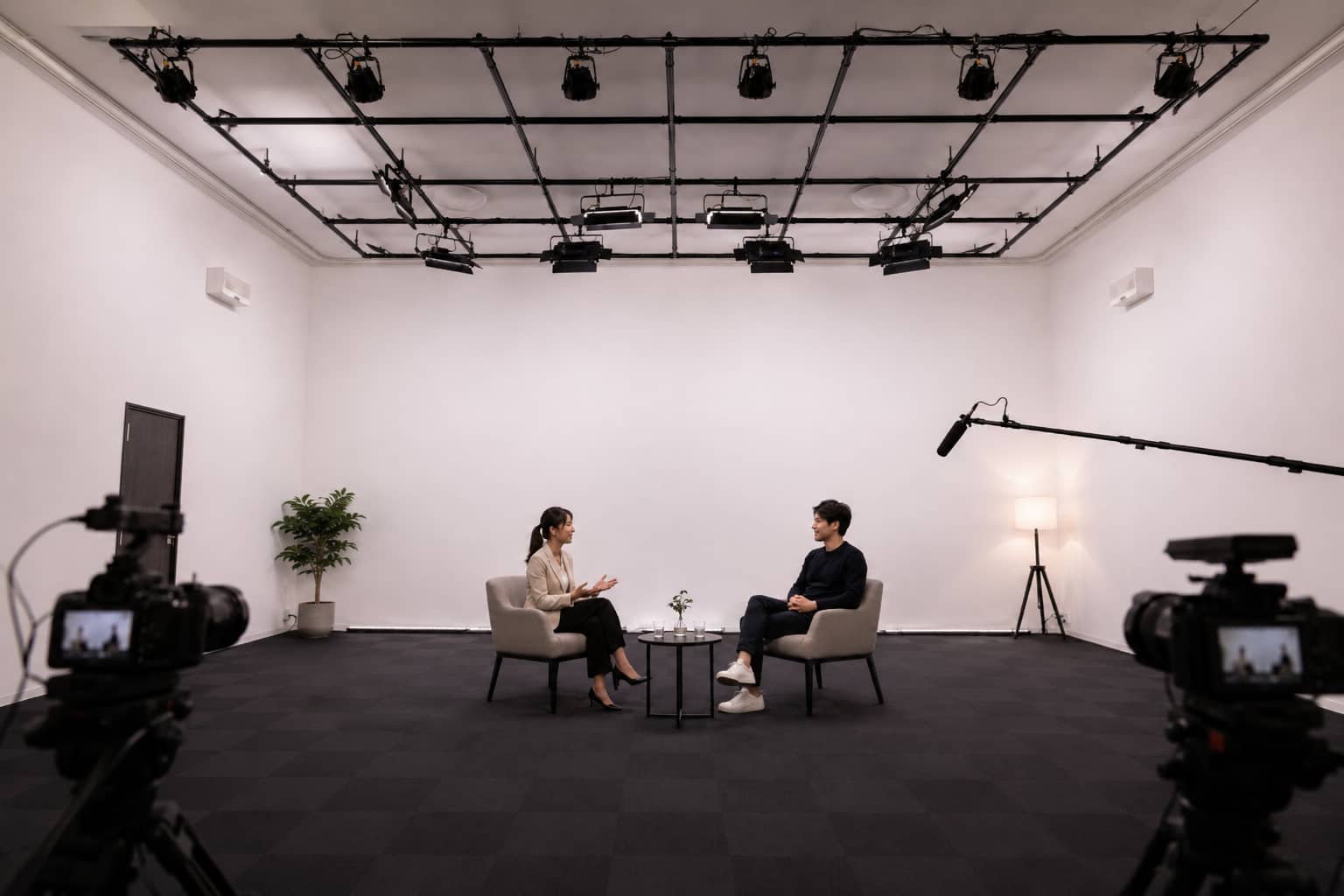 インタビュー動画・対談収録に最適|SHINSEKAIで実現する高品質な同録撮影